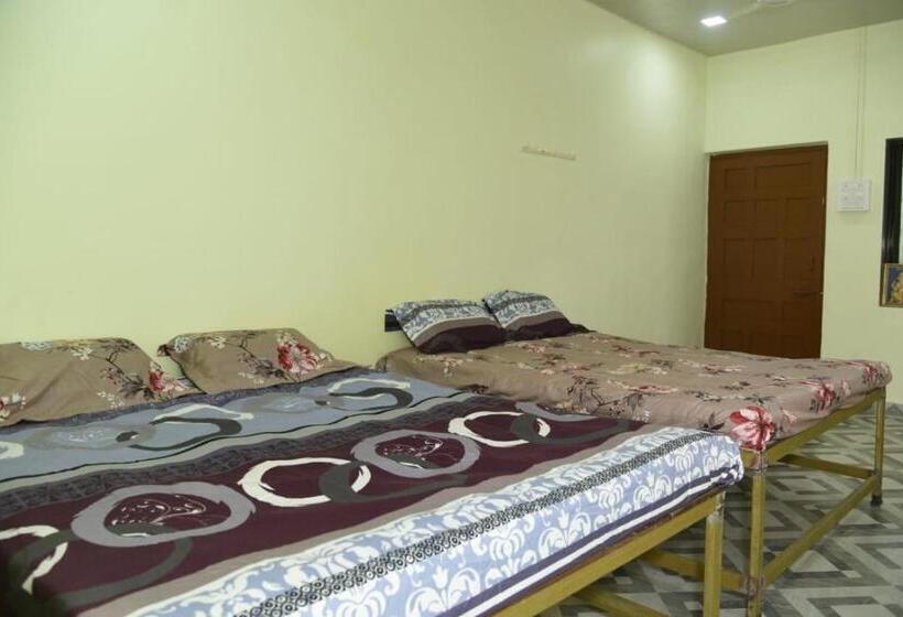 بنسيون Sahyadri Homestay