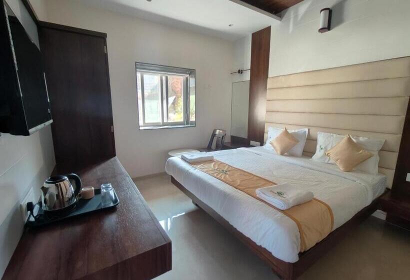 Общежитие Forest Breeze Inn