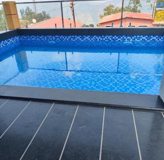 Общежитие Forest Breeze Inn