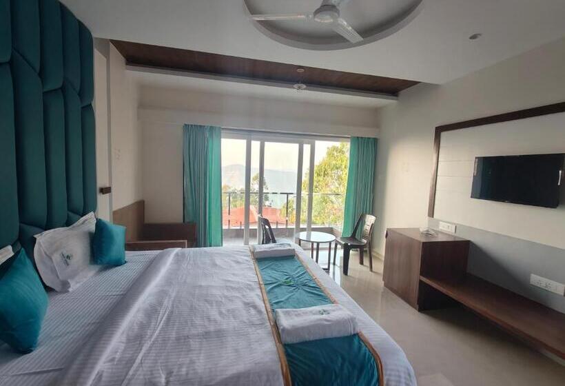 Общежитие Forest Breeze Inn