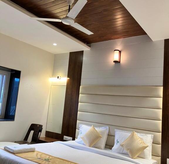 Общежитие Forest Breeze Inn