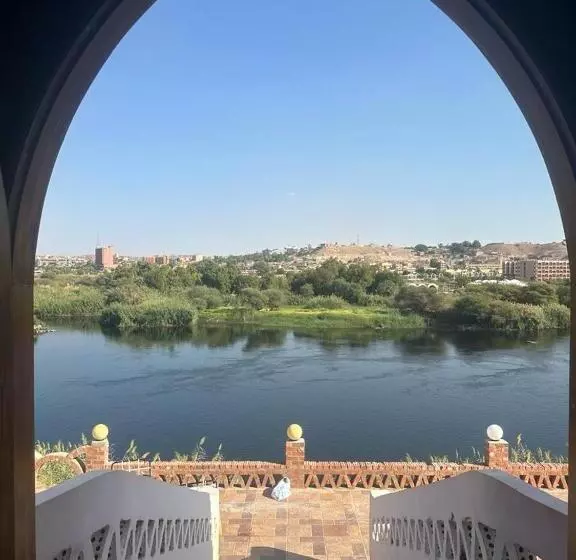 تختخواب و صبحانه Hoolli Villa