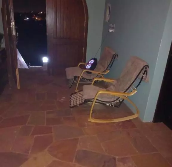 تختخواب و صبحانه Hoolli Villa