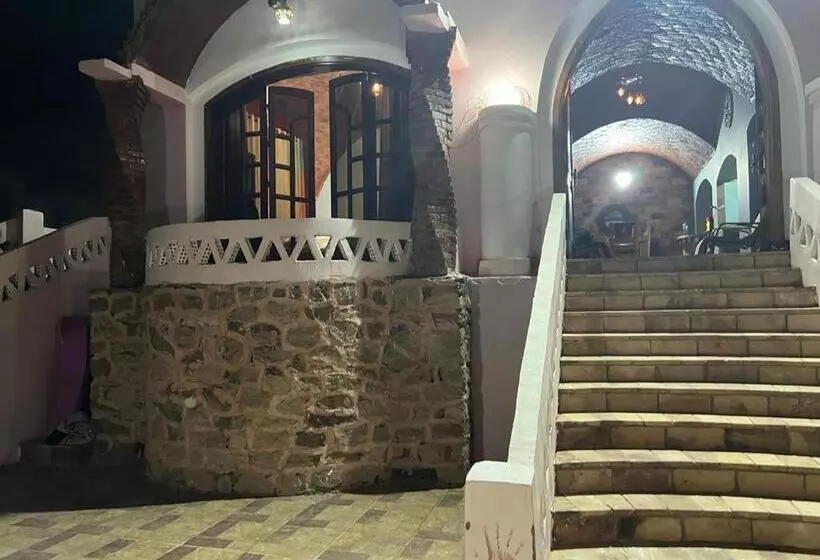 تختخواب و صبحانه Hoolli Villa