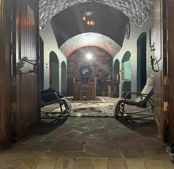 تختخواب و صبحانه Hoolli Villa