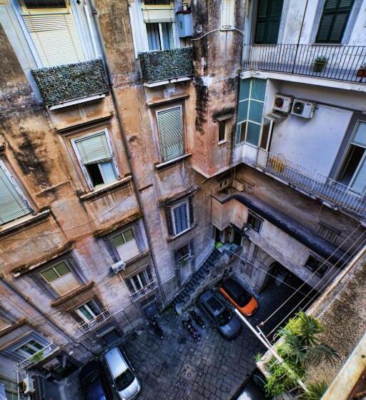 تختخواب و صبحانه Sciuscià Beb Spaccanapoli