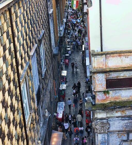 تختخواب و صبحانه Sciuscià Beb Spaccanapoli