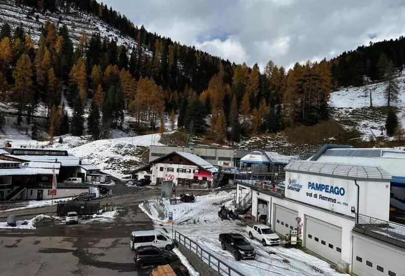 Aamiaismajoitus (B&B) Ski Lodge Pampeago