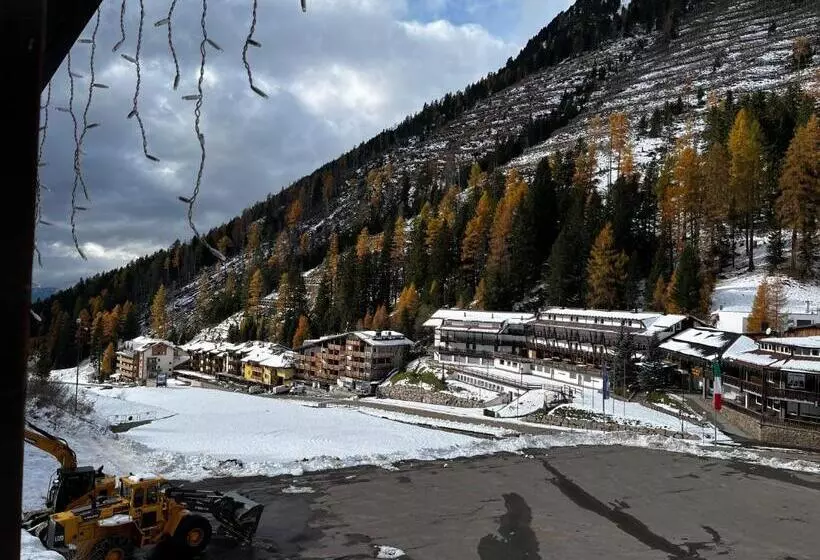 Aamiaismajoitus (B&B) Ski Lodge Pampeago