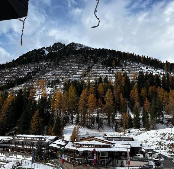 住宿加早餐  Ski Lodge Pampeago