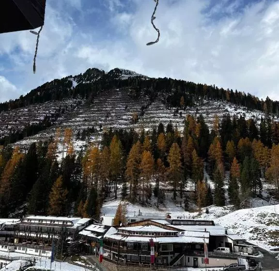 Aamiaismajoitus (B&B) Ski Lodge Pampeago