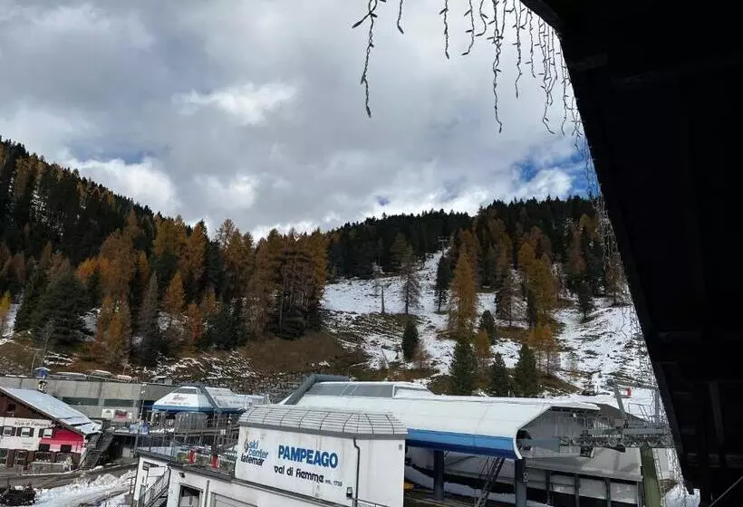 Aamiaismajoitus (B&B) Ski Lodge Pampeago