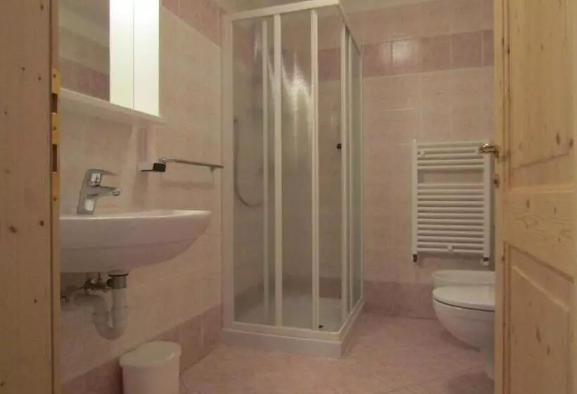 Aamiaismajoitus (B&B) Ski Lodge Pampeago