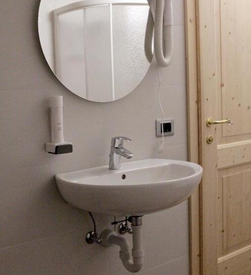 住宿加早餐  Ski Lodge Pampeago