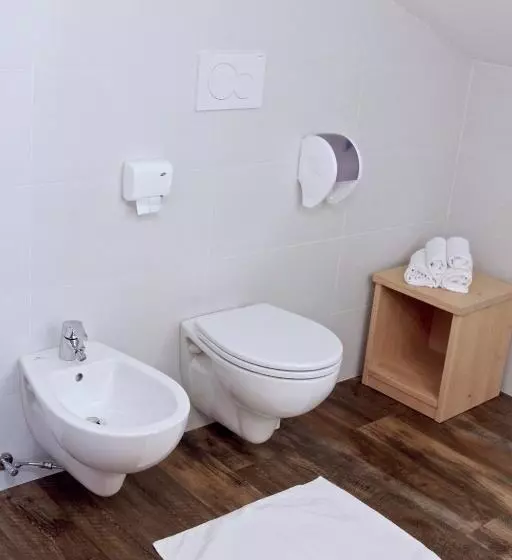 Aamiaismajoitus (B&B) Ski Lodge Pampeago