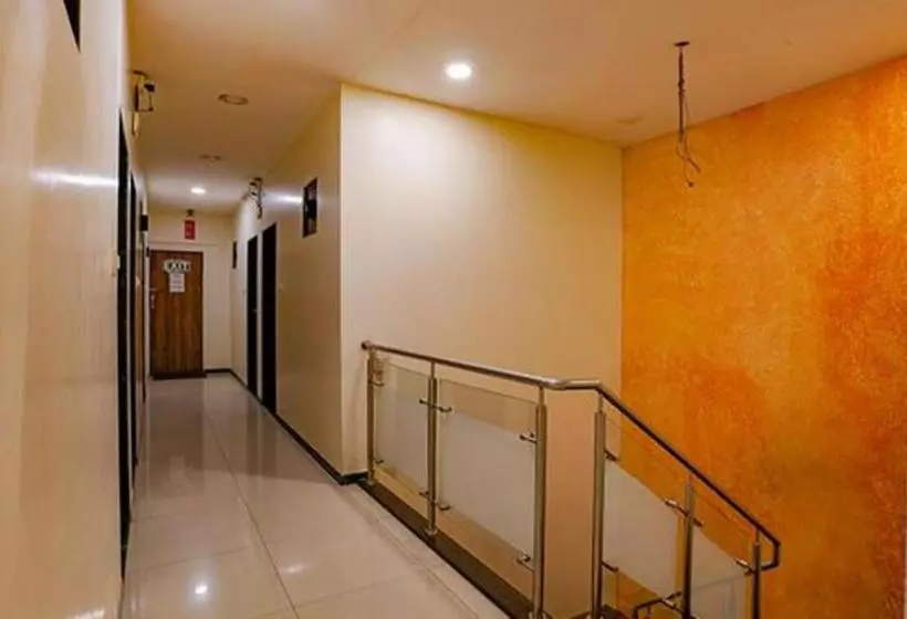 ホテル Fabexpress Prakash Inn   Nr Mumbai International Airport