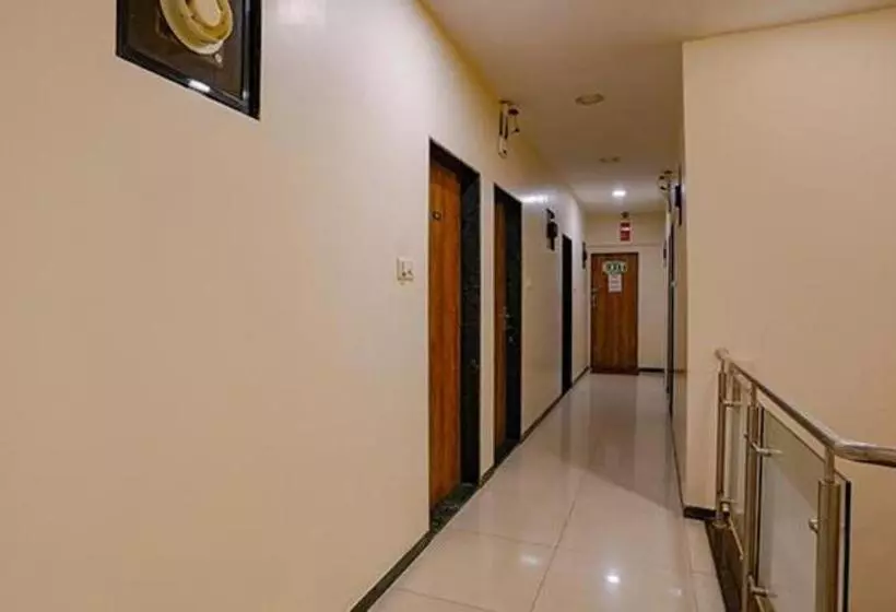 ホテル Fabexpress Prakash Inn   Nr Mumbai International Airport