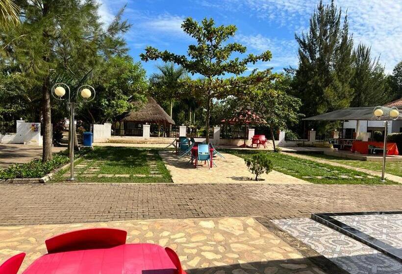 هتل Kakiri Gardens And