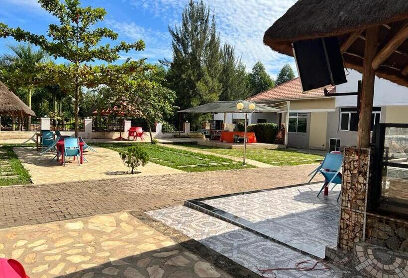 هتل Kakiri Gardens And