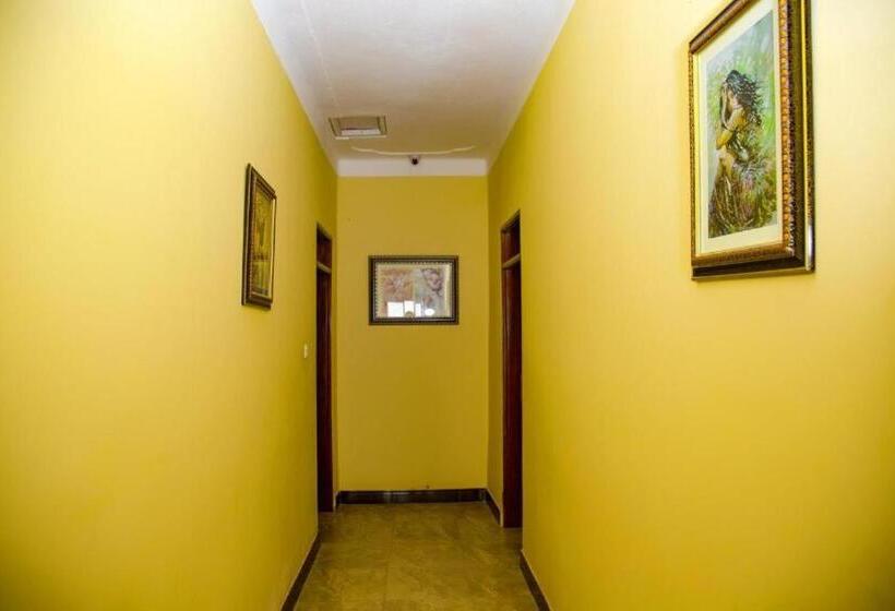 هتل Kakiri Gardens And