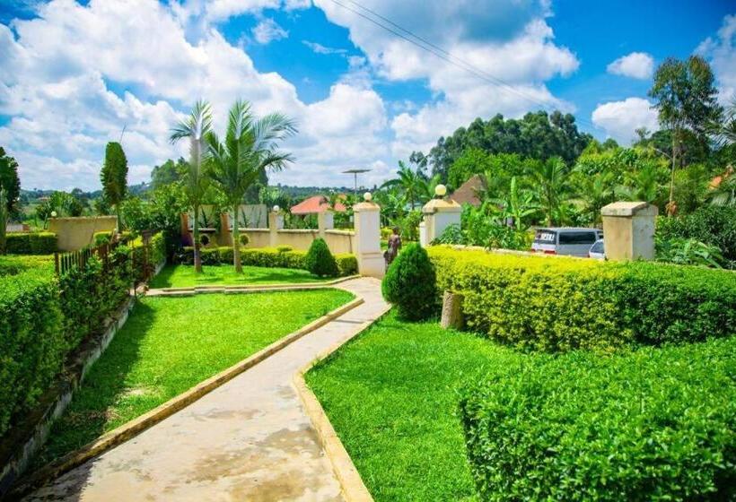 هتل Kakiri Gardens And