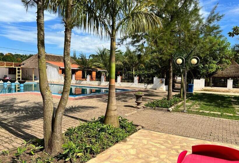 هتل Kakiri Gardens And