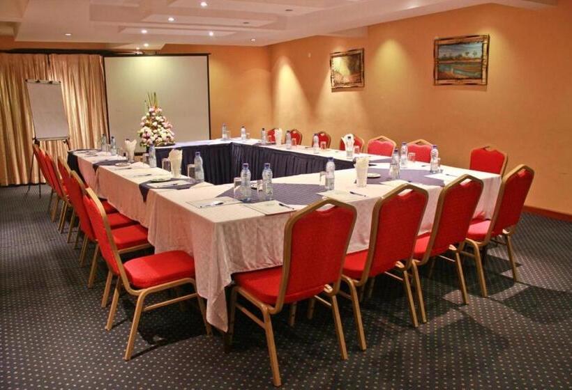 هتل Kakiri Gardens And