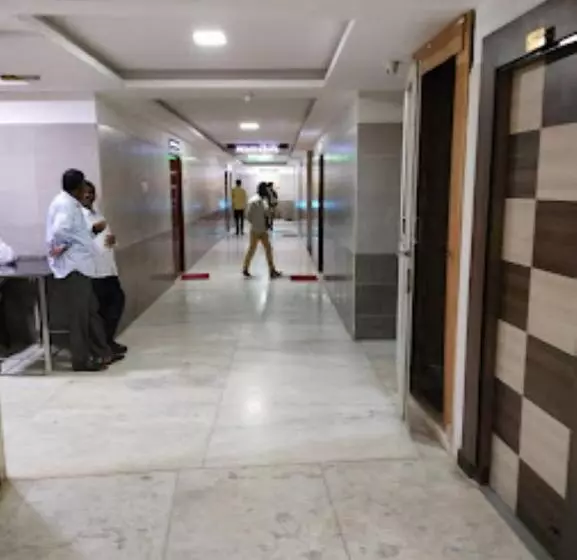 ホテル Manvizha Thirukadaiyur
