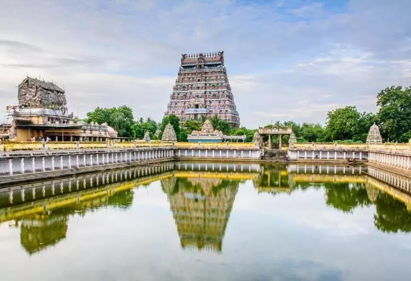 ホテル Manvizha Thirukadaiyur