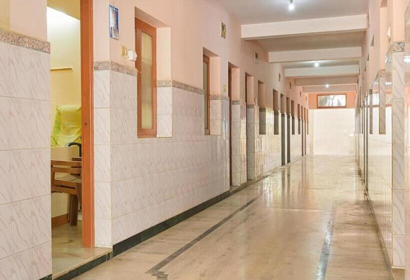 Hotel O Vel Vel Guest House