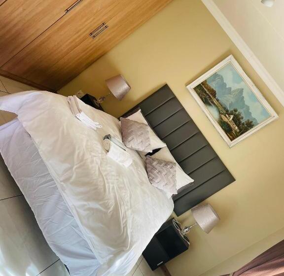 Пансион Azalea Bnb