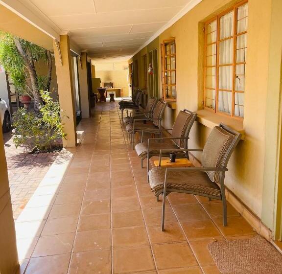 Пансион Azalea Bnb