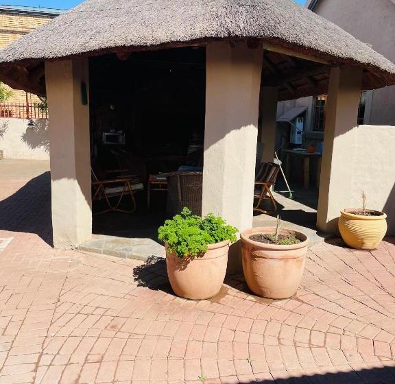 Пансион Azalea Bnb