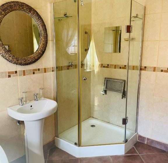 Пансион Azalea Bnb