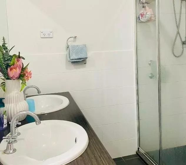 Majatalo Modern Private Room With Ensuite