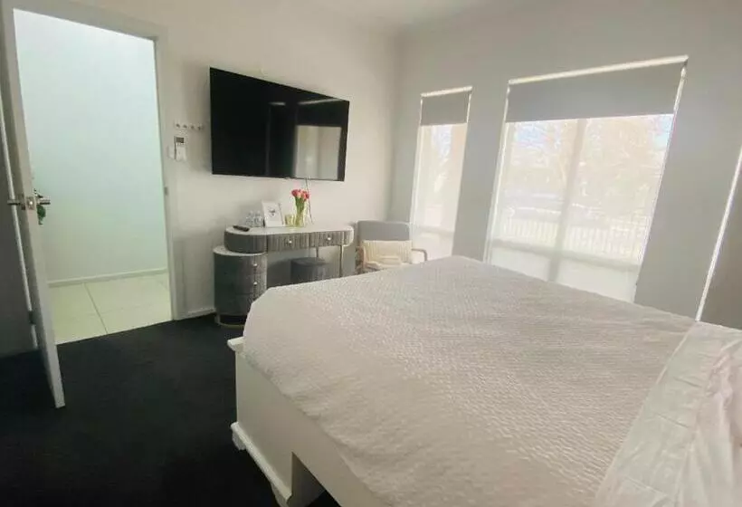 Majatalo Modern Private Room With Ensuite