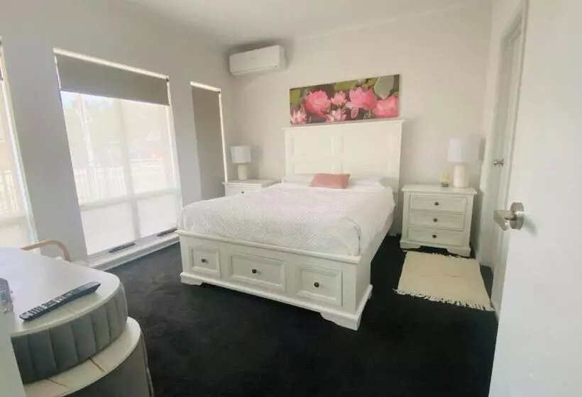 Majatalo Modern Private Room With Ensuite