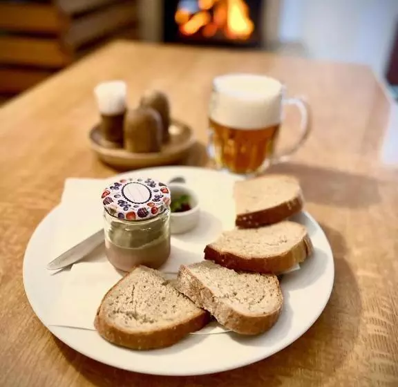 Majatalo Penzion A Restaurace U Nováků