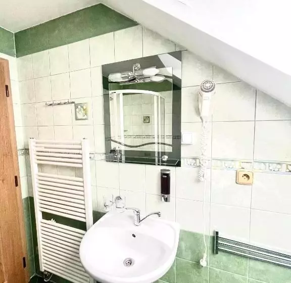 Majatalo Penzion A Restaurace U Nováků