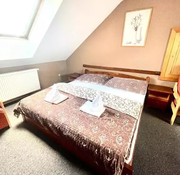 Majatalo Penzion A Restaurace U Nováků