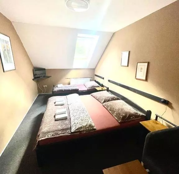 Majatalo Penzion A Restaurace U Nováků