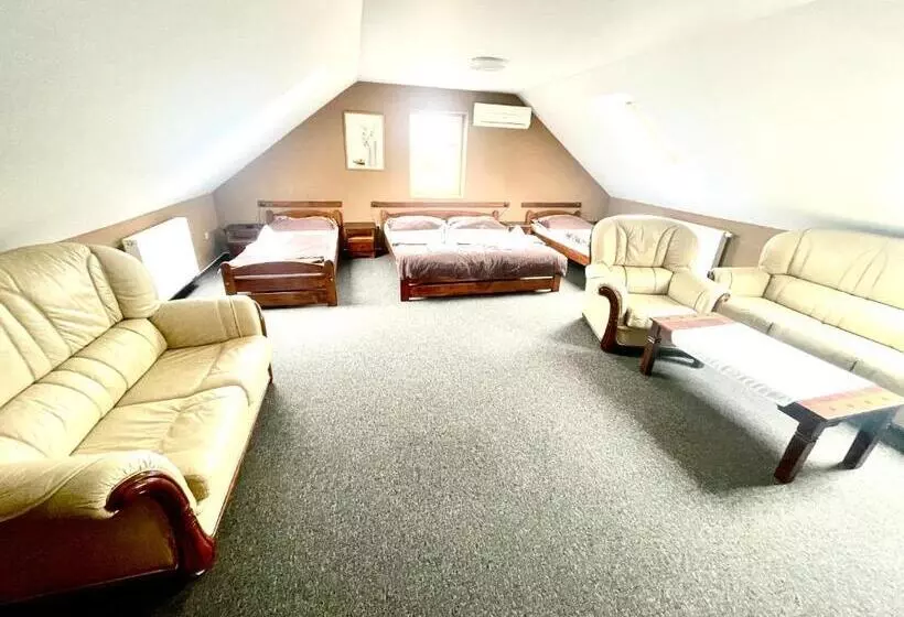 Majatalo Penzion A Restaurace U Nováků