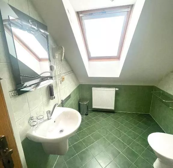 Majatalo Penzion A Restaurace U Nováků