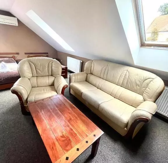 Majatalo Penzion A Restaurace U Nováků