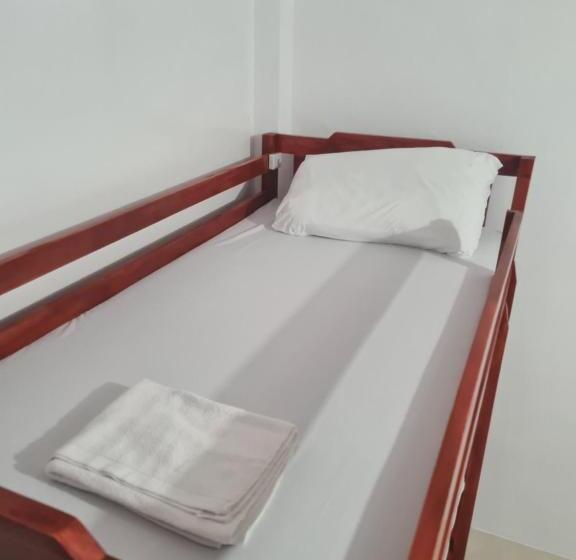 פנסיון Rotunda Inn Home Stay