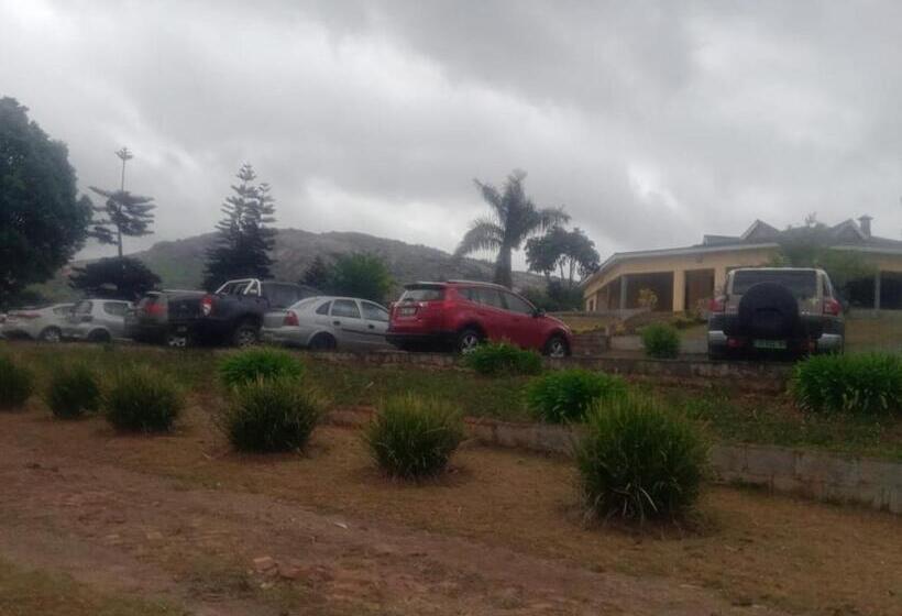 استراحتگاه The Hive Restaurant And Shisanyama