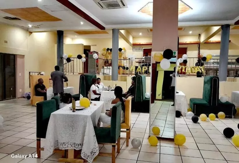استراحتگاه The Hive Restaurant And Shisanyama