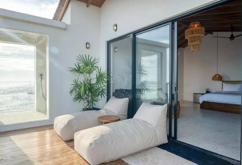 Aamiaismajoitus (B&B) Abode By The Beach