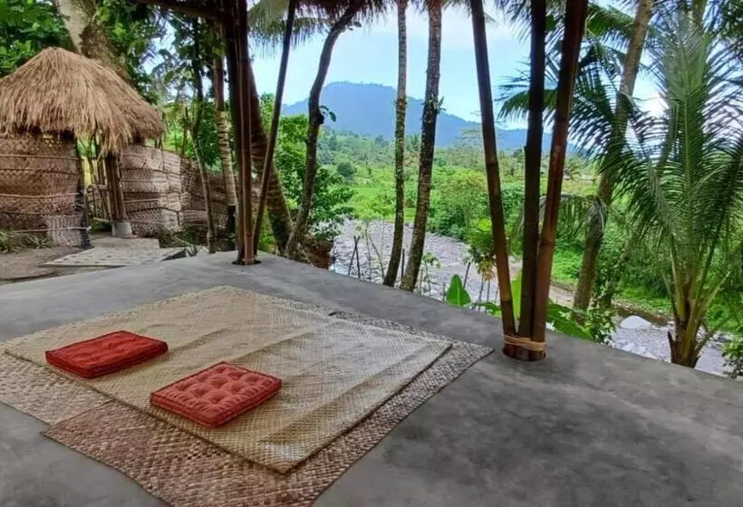 ベッドアンドブレックファースト Anandinii River Lodge