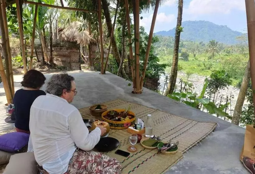 ベッドアンドブレックファースト Anandinii River Lodge